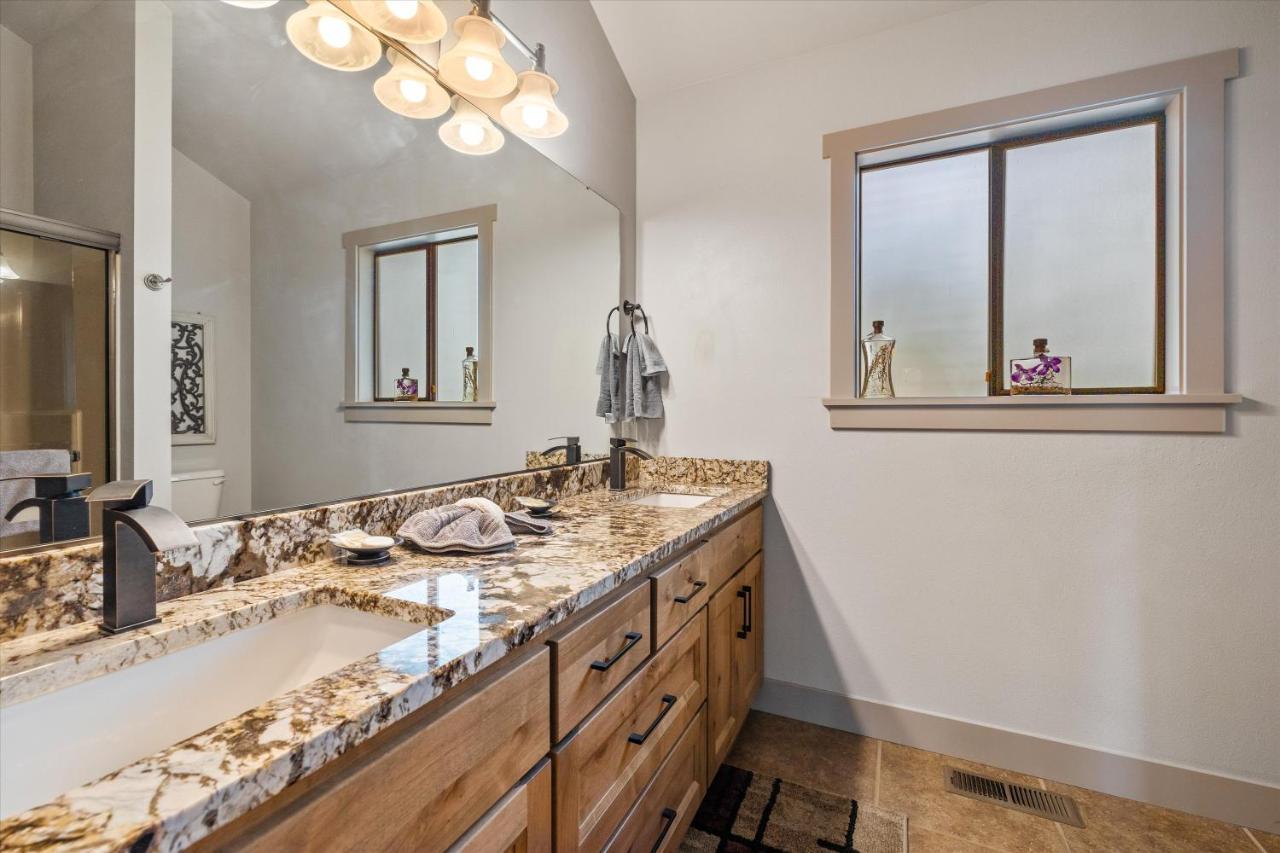 Great Kitchen, Ac, Sharc Access, Hot Tub, Bring Pet! Villa Sunriver Exterior foto